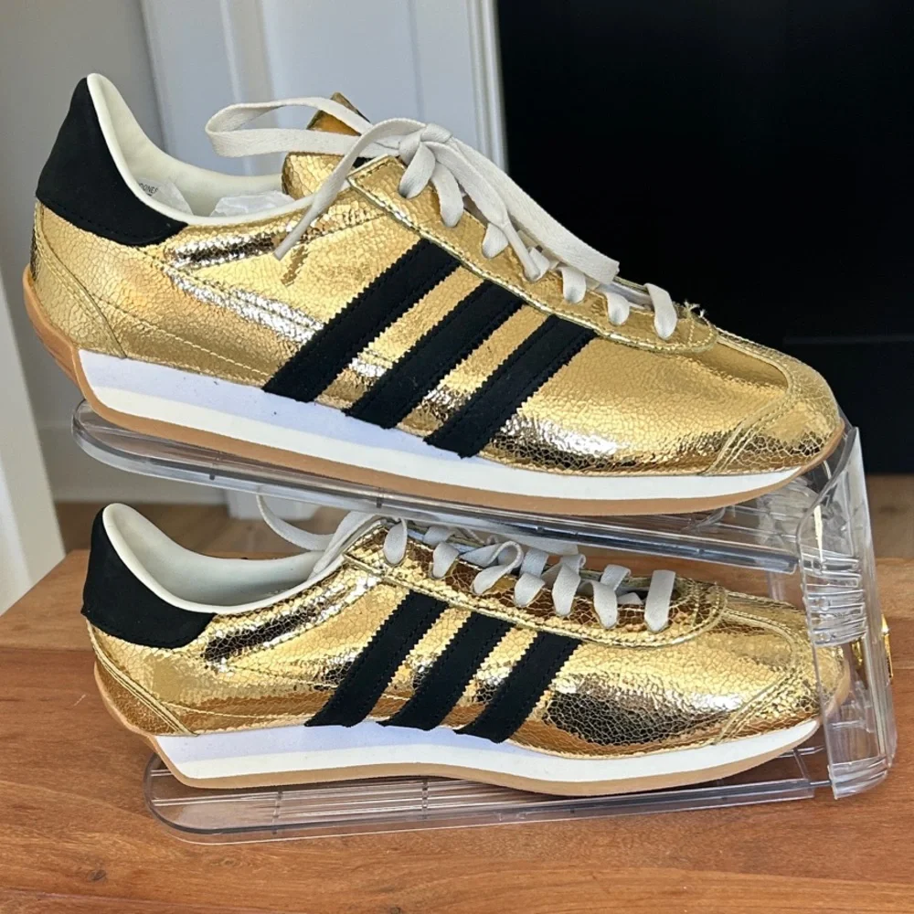 Rare Adidas Metallic Gold Country OG - Picture 3 of 12